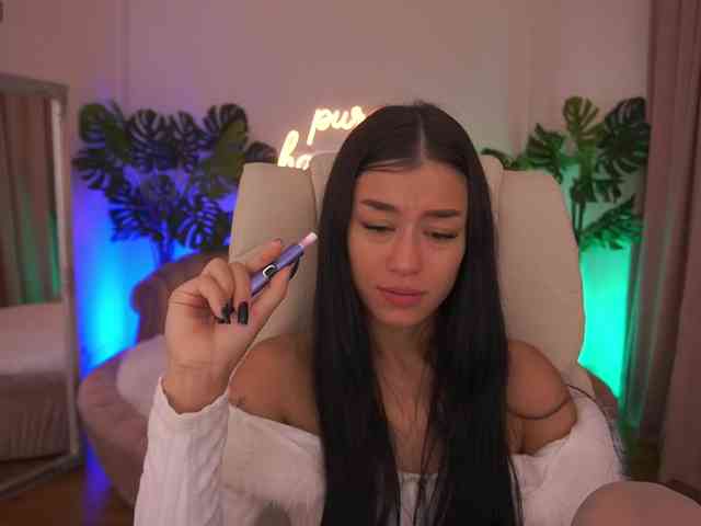 fatalenellie's live room