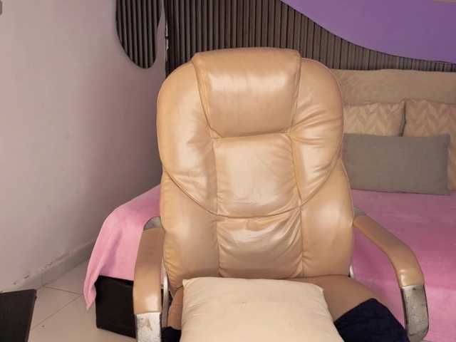 Nicolle-mariee live webcam show