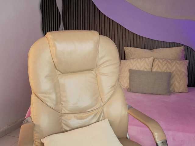 Nicolle-mariee live webcam show
