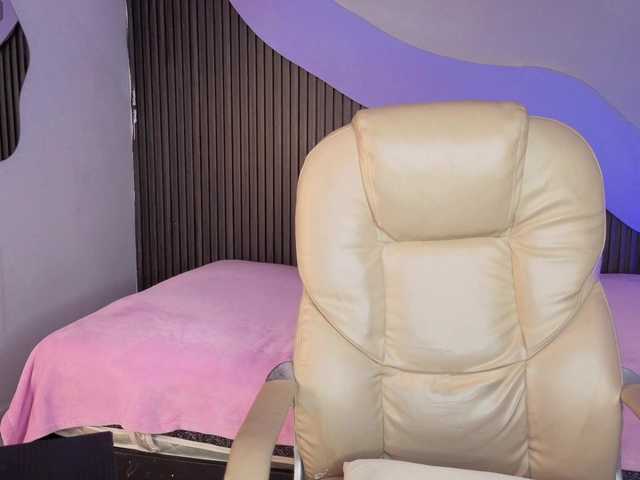 Nicolle-mariee live cam on BongaCams