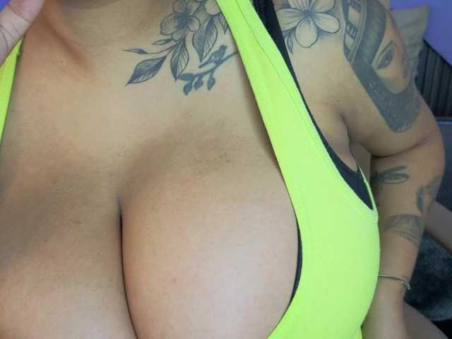 Nicolle-mariee live cam on BongaCams