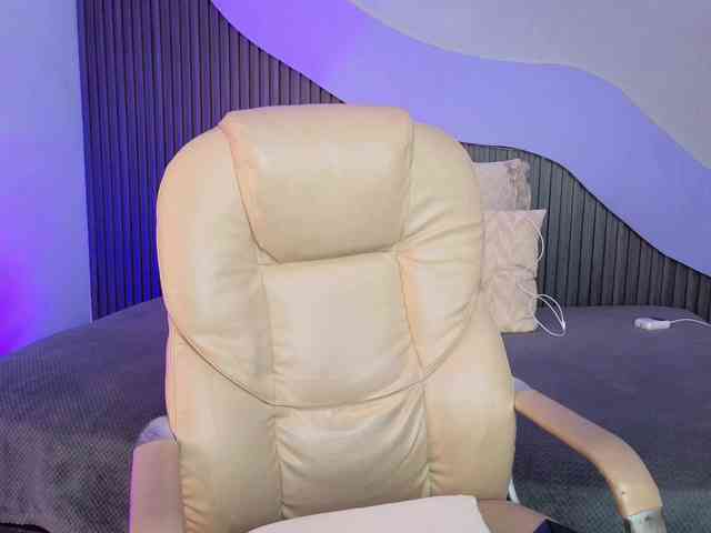nicolle-mariee's live room