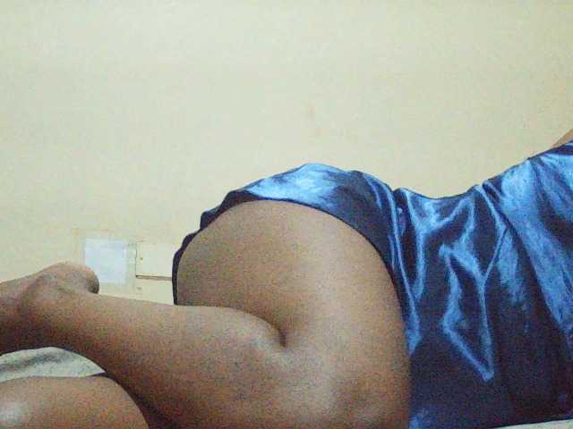 le modèle Kalicums est en webcam porno dans un show sur le site bongacams, il possède les tags suivants: Ebony,Brunette,Trimmed