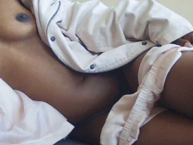 MlleKali live cam on BongaCams