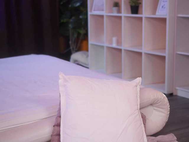 MeghanHazel's BongaCams show and profile