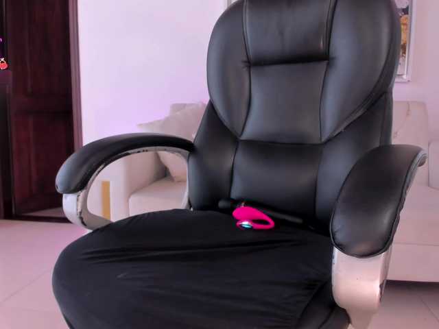 SarahRhodes live cam on BongaCams