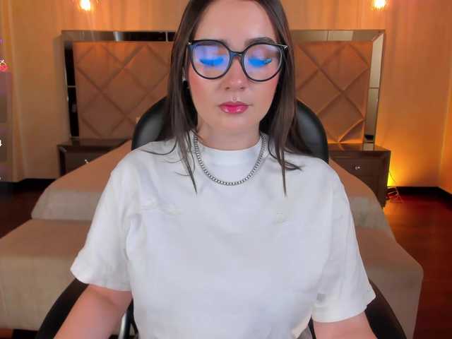SarahRhodes live cam on BongaCams
