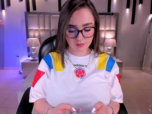 SarahRhodes live cam on BongaCams