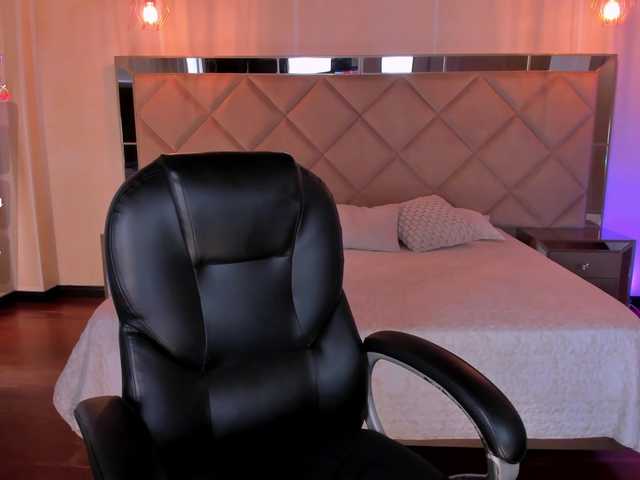 SarahRhodes live cam on BongaCams