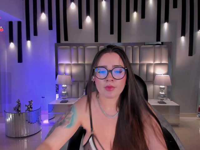 SarahRhodes live cam on BongaCams