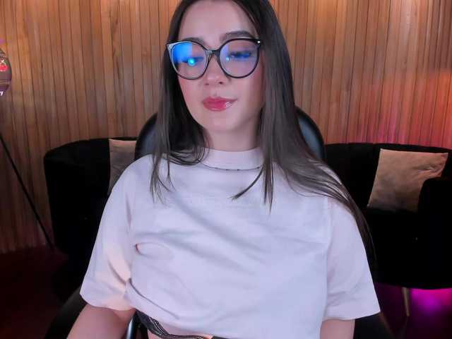 SarahRhodes live cam on BongaCams