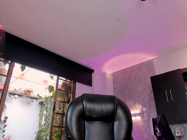 SarahRhodes live cam on BongaCams