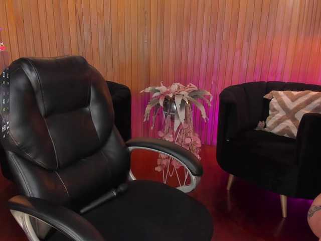 SarahRhodes's BongaCams show and profile