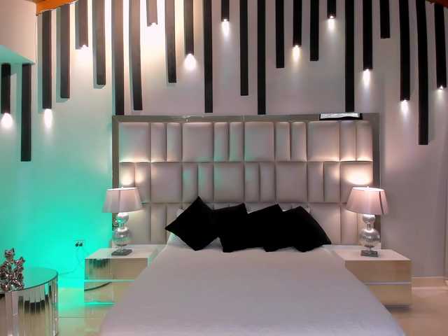 SarahRhodes's BongaCams show and profile