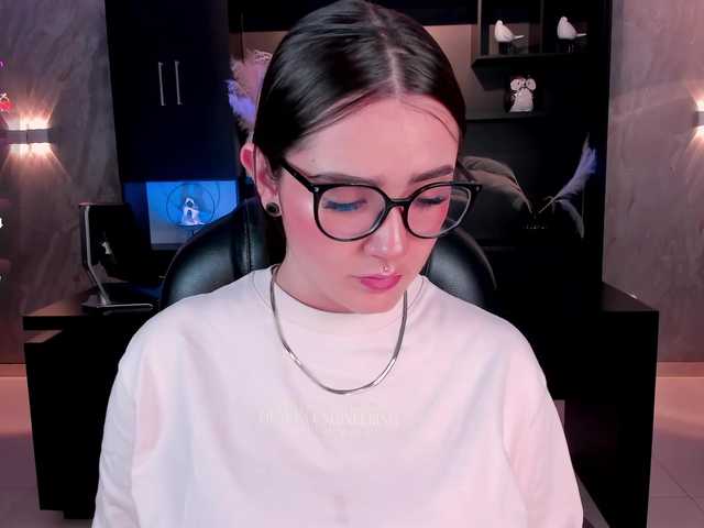 SarahRhodes live cam on BongaCams