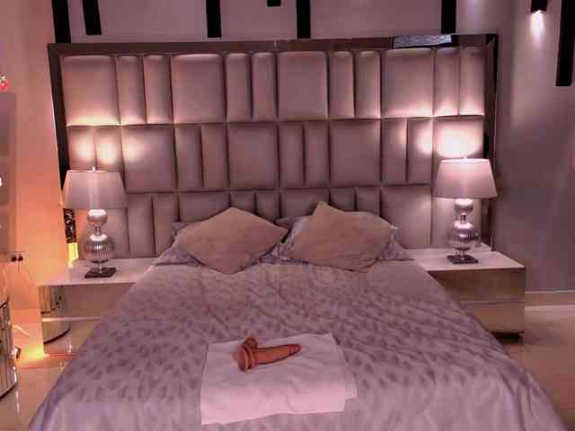 SarahRhodes webcam