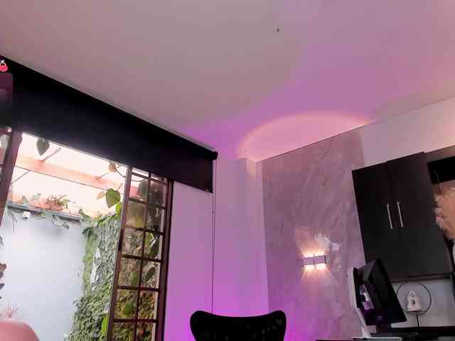 SarahRhodes webcam