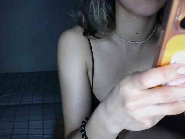 Bella521 webcam