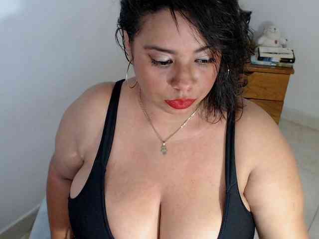 Alicebigboobs webcam