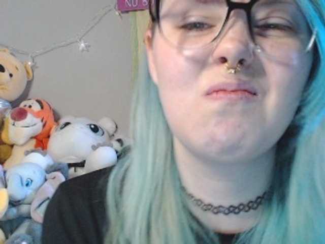 Cherribomb29 live cam on BongaCams
