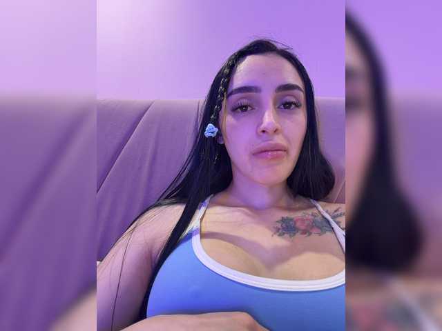 AprilRosse live cam preview
