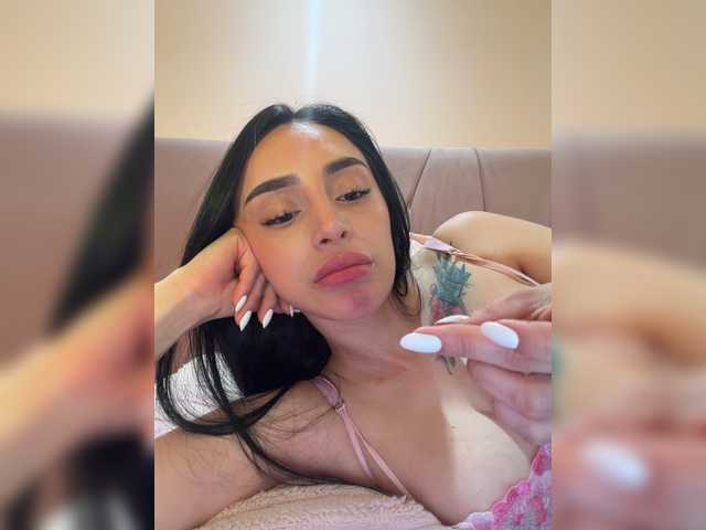 AprilRosse live cam preview