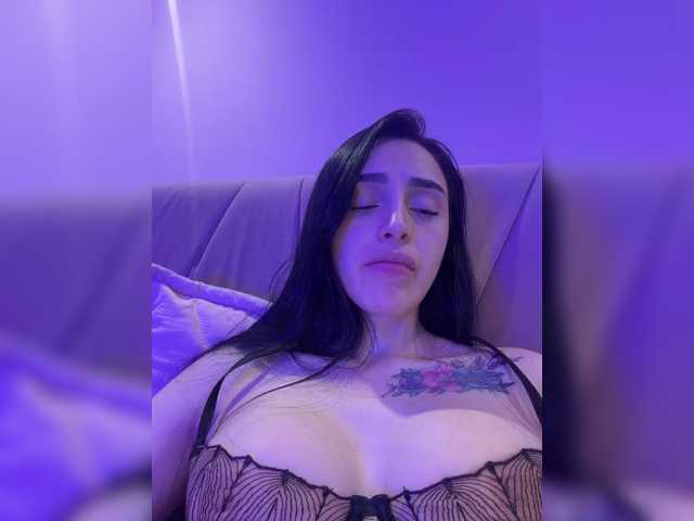 AprilRosse live cam preview