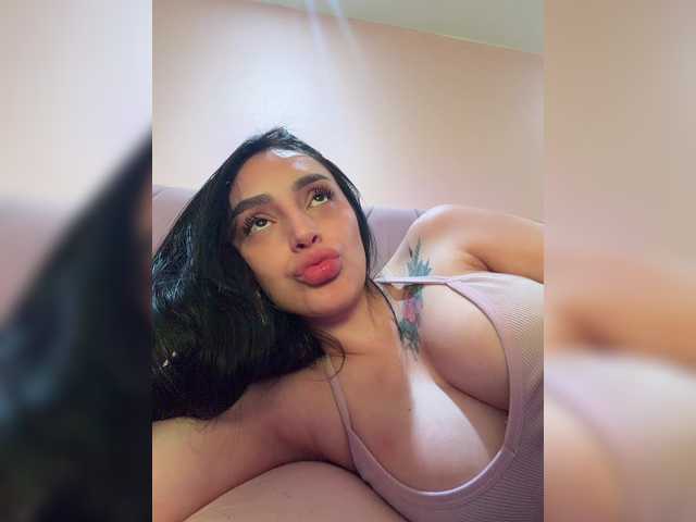 AprilRosse live webcam show