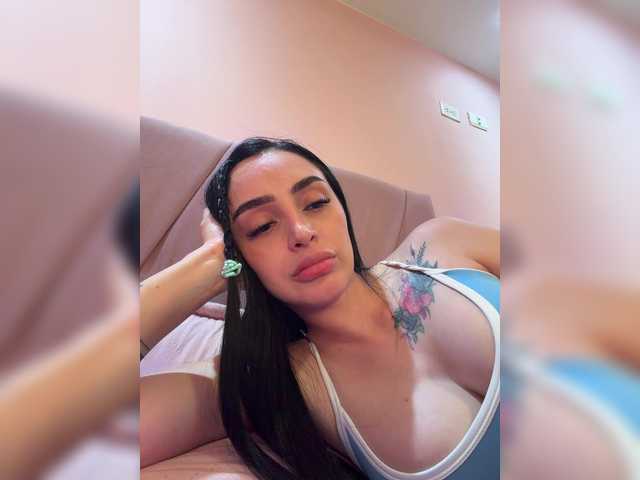 AprilRosse live cam preview