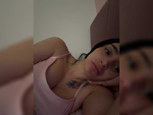 AprilRosse live cam preview