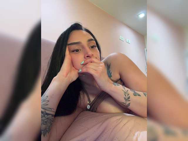 AprilRosse live cam on BongaCams