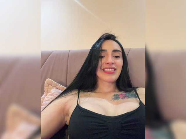 Aprilrosse live cam