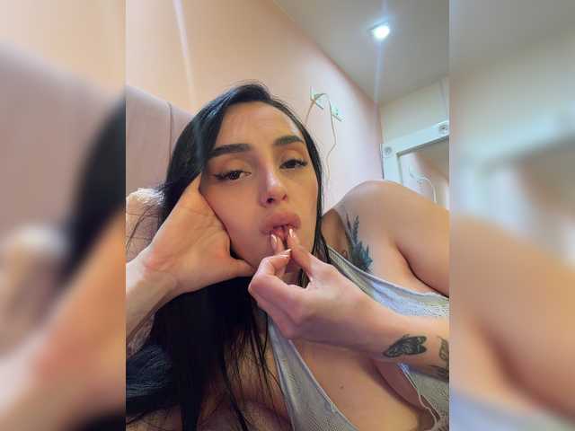 AprilRosse live cam on BongaCams