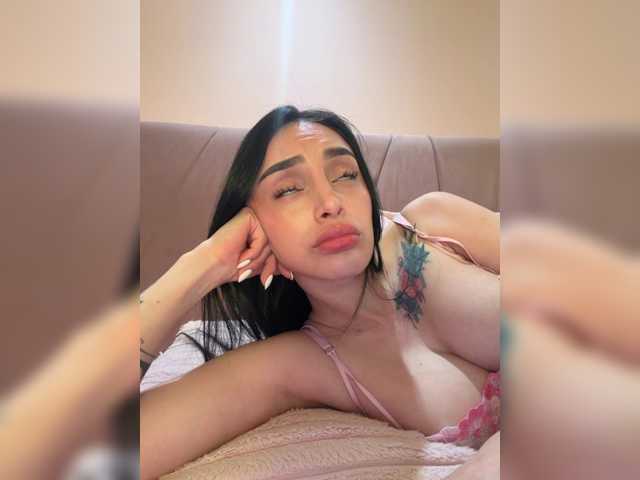 AprilRosse live cam preview