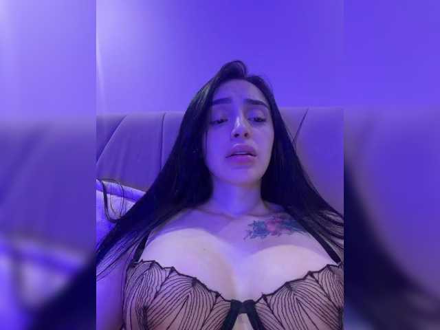 AprilRosse live cam preview