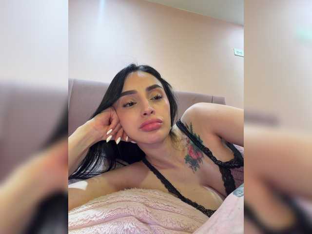 AprilRosse live cam preview
