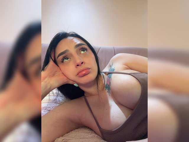 AprilRosse live cam on BongaCams