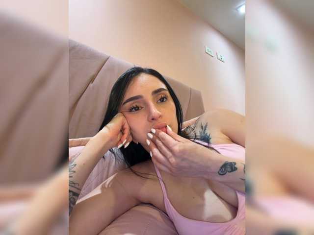 AprilRosse live cam preview