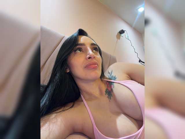 AprilRosse live cam preview