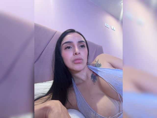 AprilRosse live cam preview