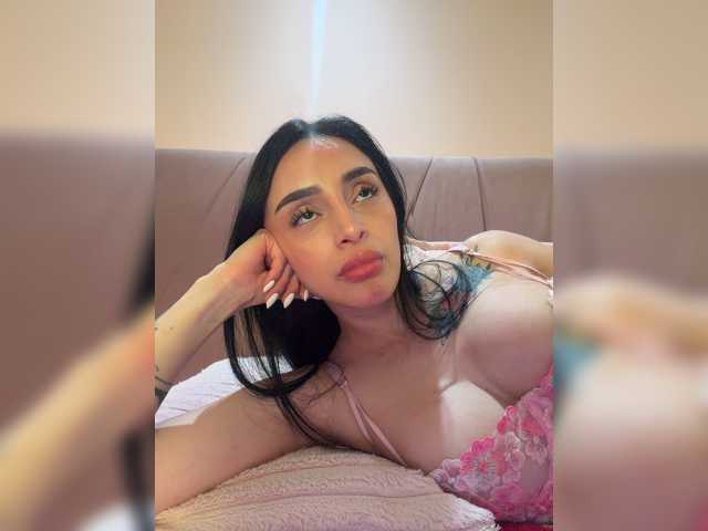 AprilRosse live cam preview