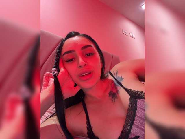 AprilRosse live cam preview