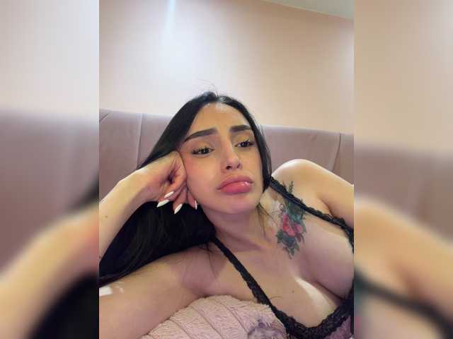 AprilRosse live cam preview