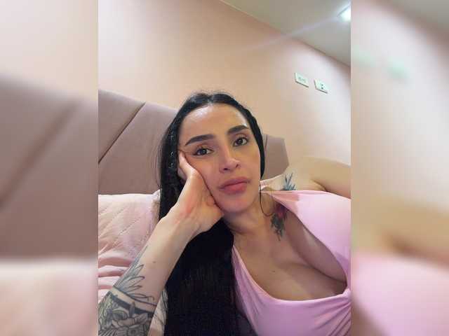 AprilRosse live cam preview