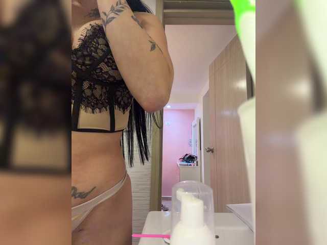 AprilRosse live cam on BongaCams