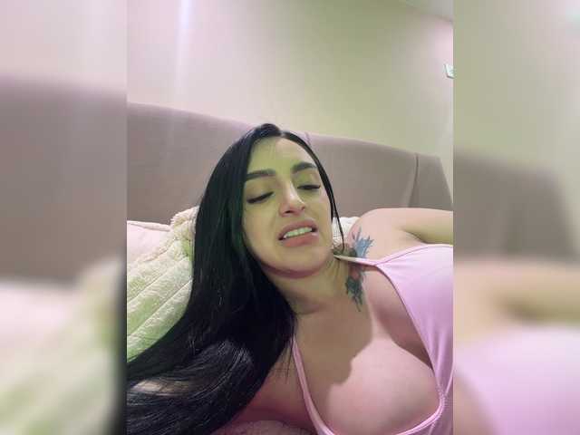AprilRosse live cam preview