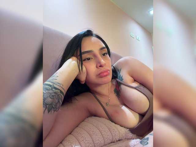 AprilRosse live webcam show