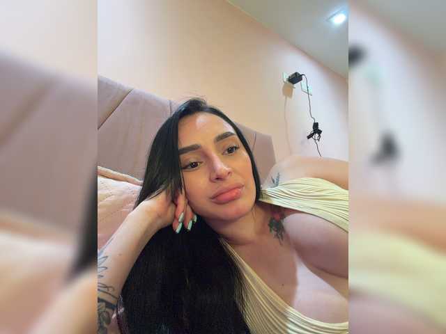 AprilRosse Cam en directo en BongaCams
