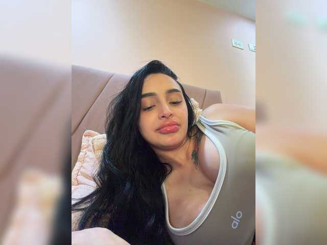 AprilRosse live cam on BongaCams