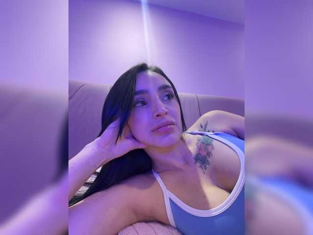 AprilRosse live cam preview